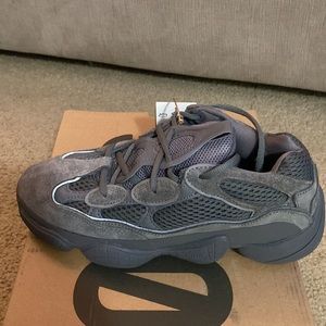 Yeezy 500 Size 6 in Granit/ Brand New/never worn